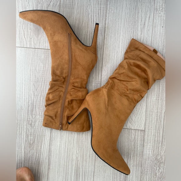 Suede Boots in tan color. Brand new & Never used! - Picture 1 of 2